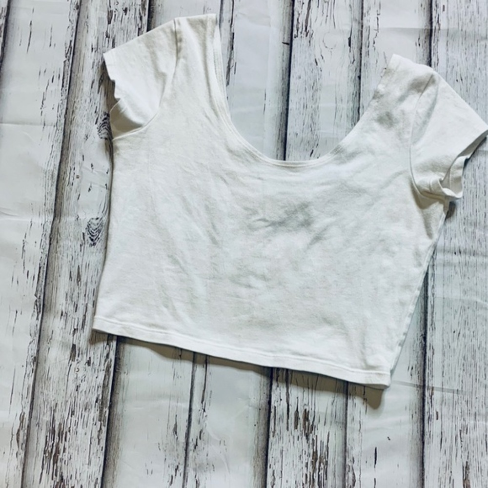 Charlotte Russe White Crop Top-M **E401**